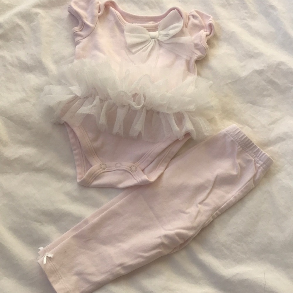 Infant Top piece 0-3 months. Bottom 3-6 months.